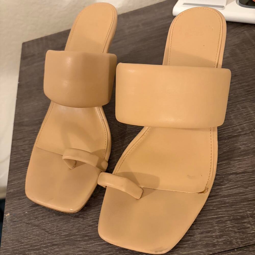 Abercrombie Fitch 8.5 Tan and cream sandals summer